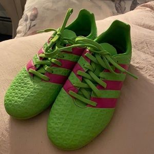 gender neutral children’s soccer cleats